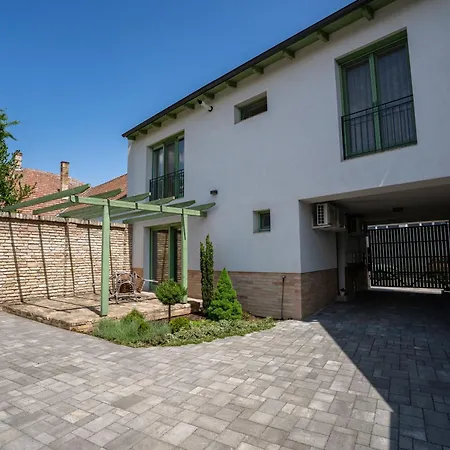 アパートホテル Jokai 3*