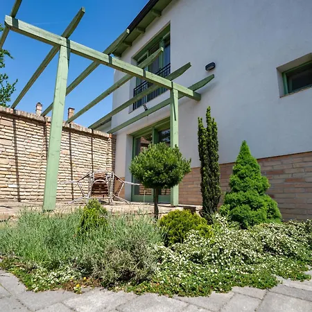 アパートホテル Jokai Dunaföldvár